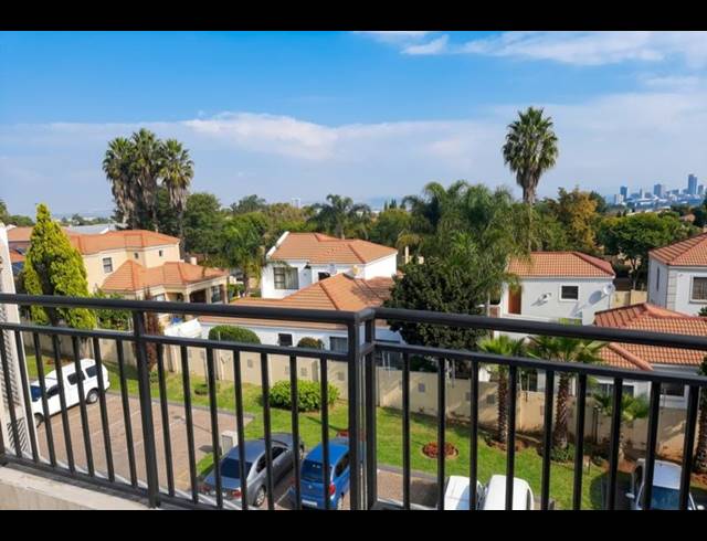 4 BEDROOM APARTMENT FOR SALE IN HALFWAY GARDENS